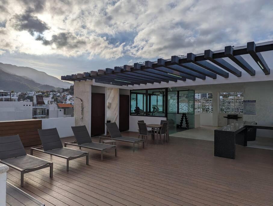 Ocean View Penthouse In P.V. Romantic Zone 푸에르토 발라타 외부 사진